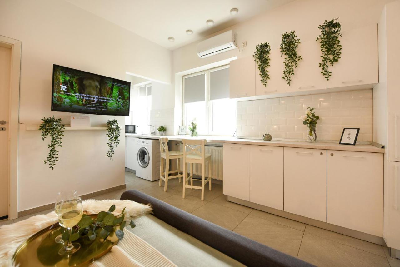 Read All About It - Stylish Central Studio Bucureşti Eksteriør bilde